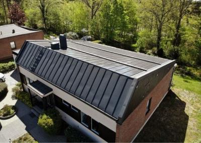 střechy s integrovanými solárními panely - Lindab SolarRoof jsou moderní střechy s integrovanými solárními panely
